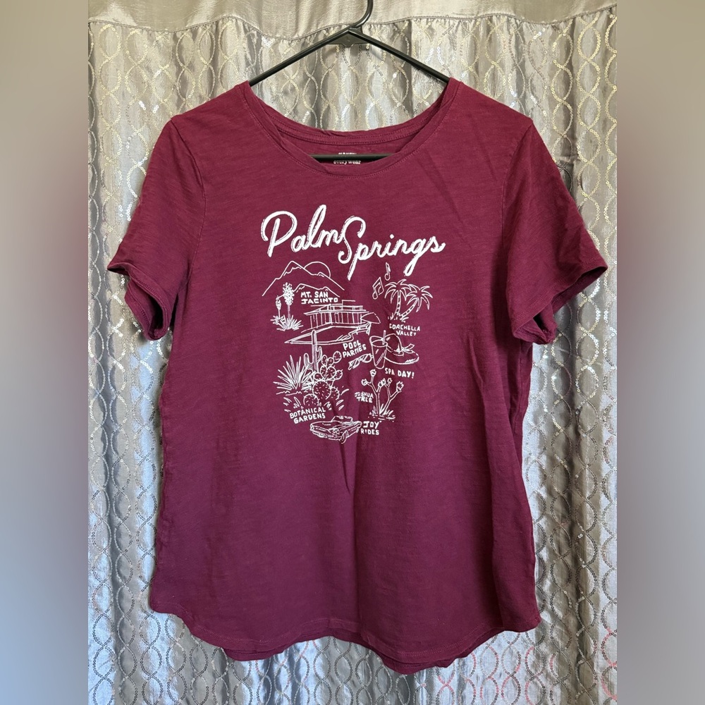 Women’s Old Navy Palm Springs Burgundy Graphic Tee Size L